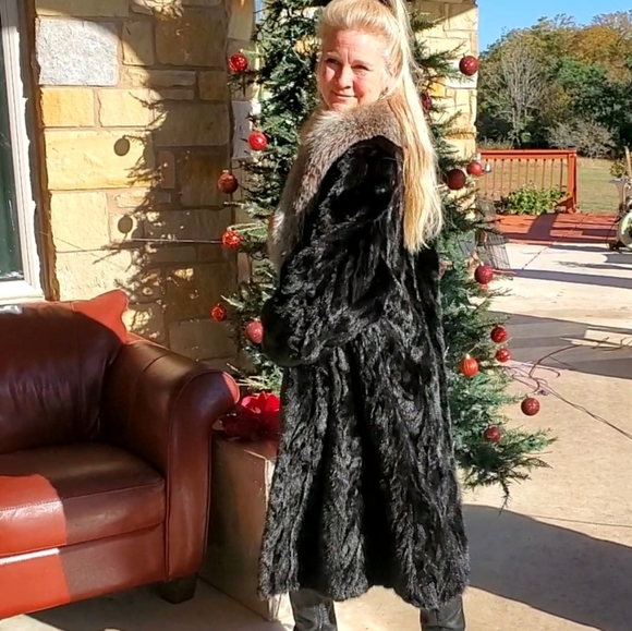 Stunning Black Mink Long Coat with Fox Fur Trim - Picture 9 of 17
